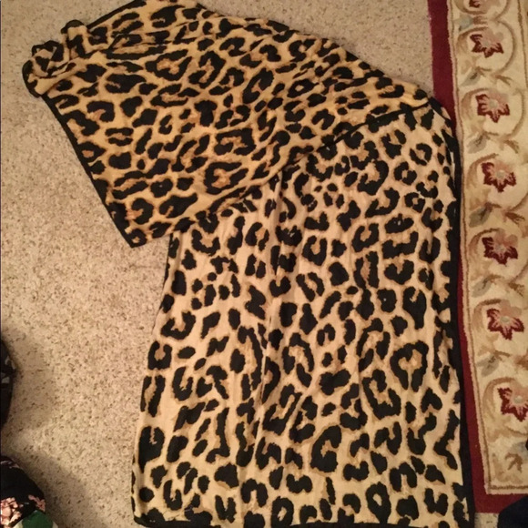 AMAZING VINTAGE  LEOPARD CHEETAH LARGE DRESSY SCARF Y2K, NWOT - Picture 2 of 4